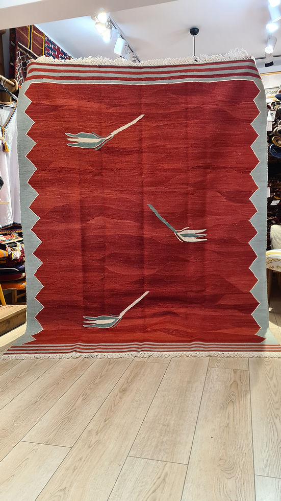 Medium Area Wool Flat-Woven Rug with Tulip Design