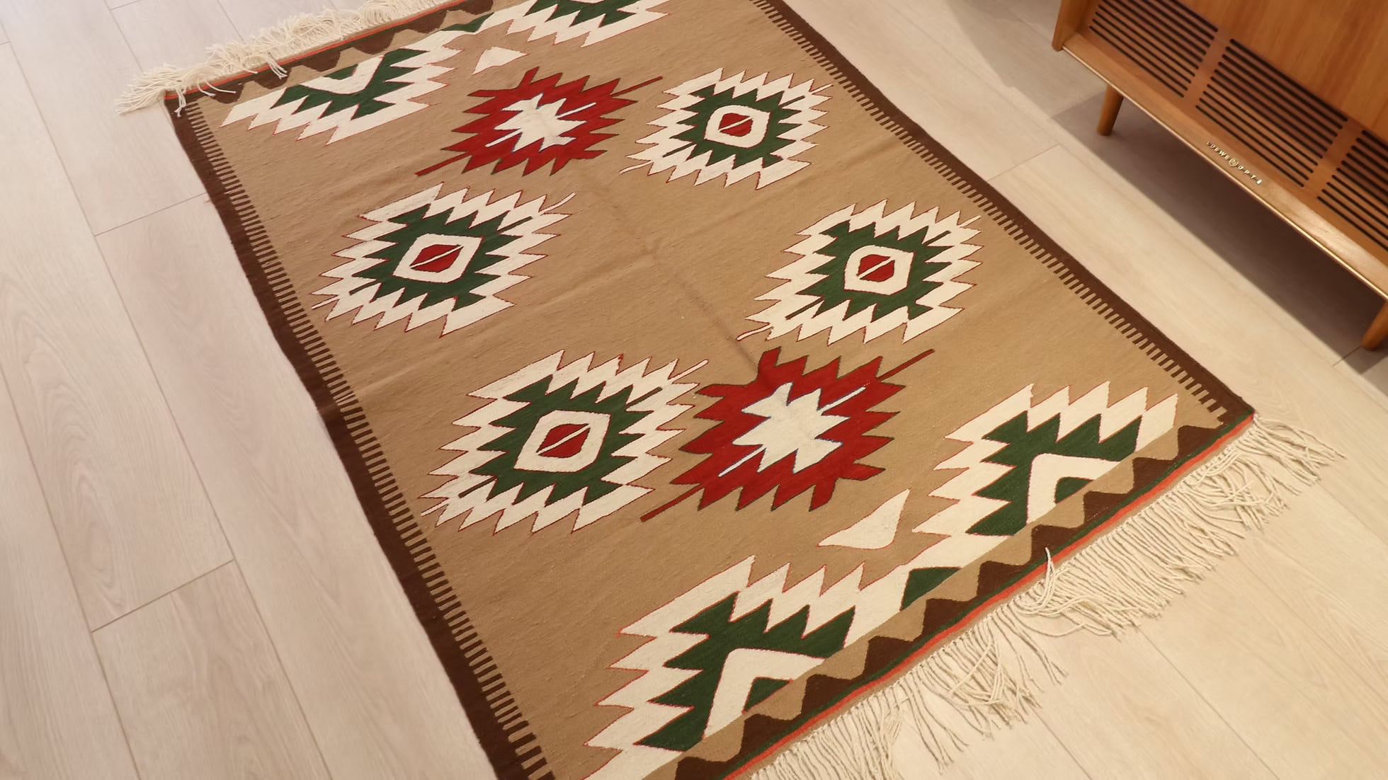 Contemporary handwoven Oushak rug with scattered lozenge pattern in warm earth tones, ideal for modern interior design and home staging in NYC.