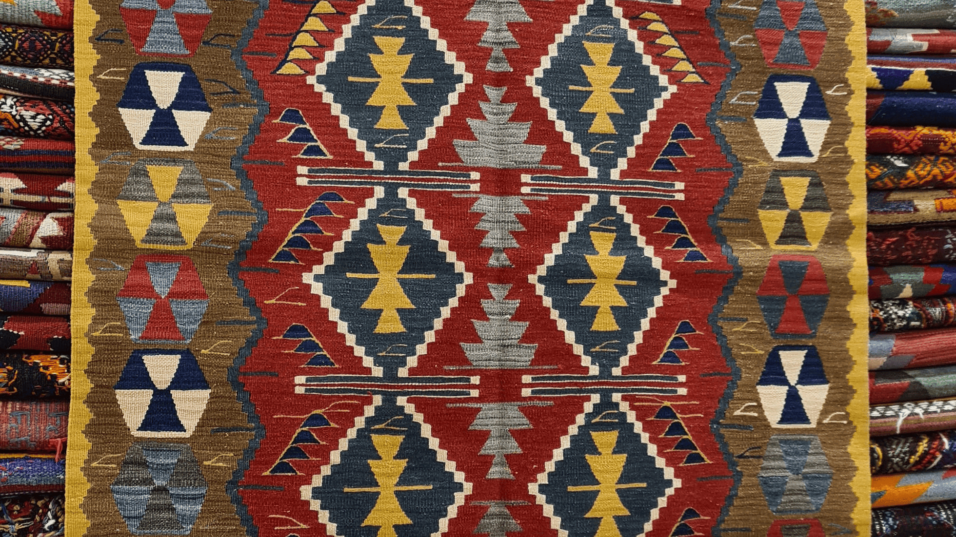 Kilim Couture New York handwoven small Oushak rug with geometric motifs for a modern living room