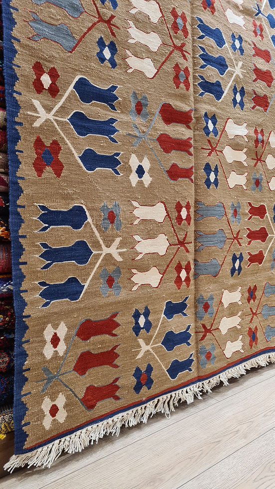Close-up of the luxurious tulip motif on a Kilim Couture NYC handwoven Oushak rug, featuring a modern twist on traditional design for contemporary Southern homes and stylish New York interiors.