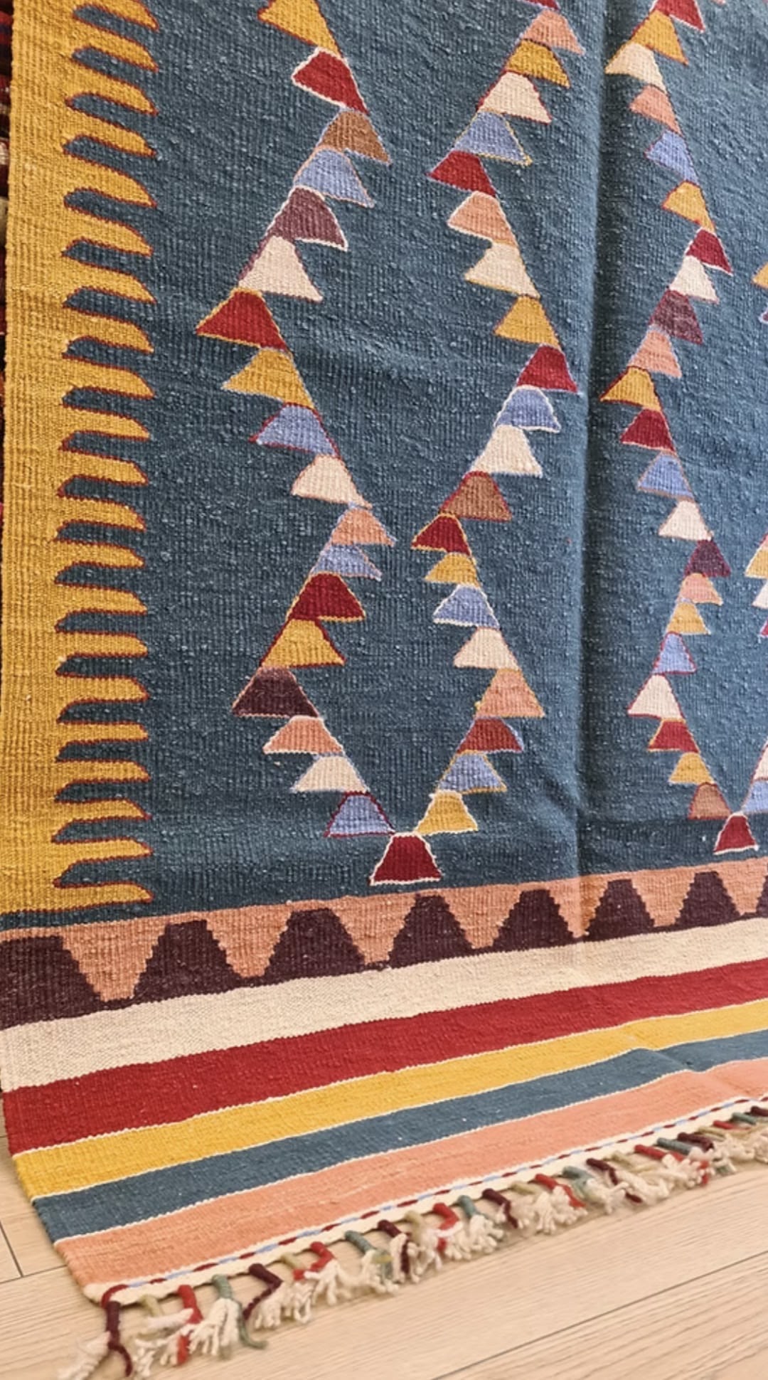 Modern Turkish flat-weave rug from Usak with geometric pattern, artisan handwoven for refined interiors