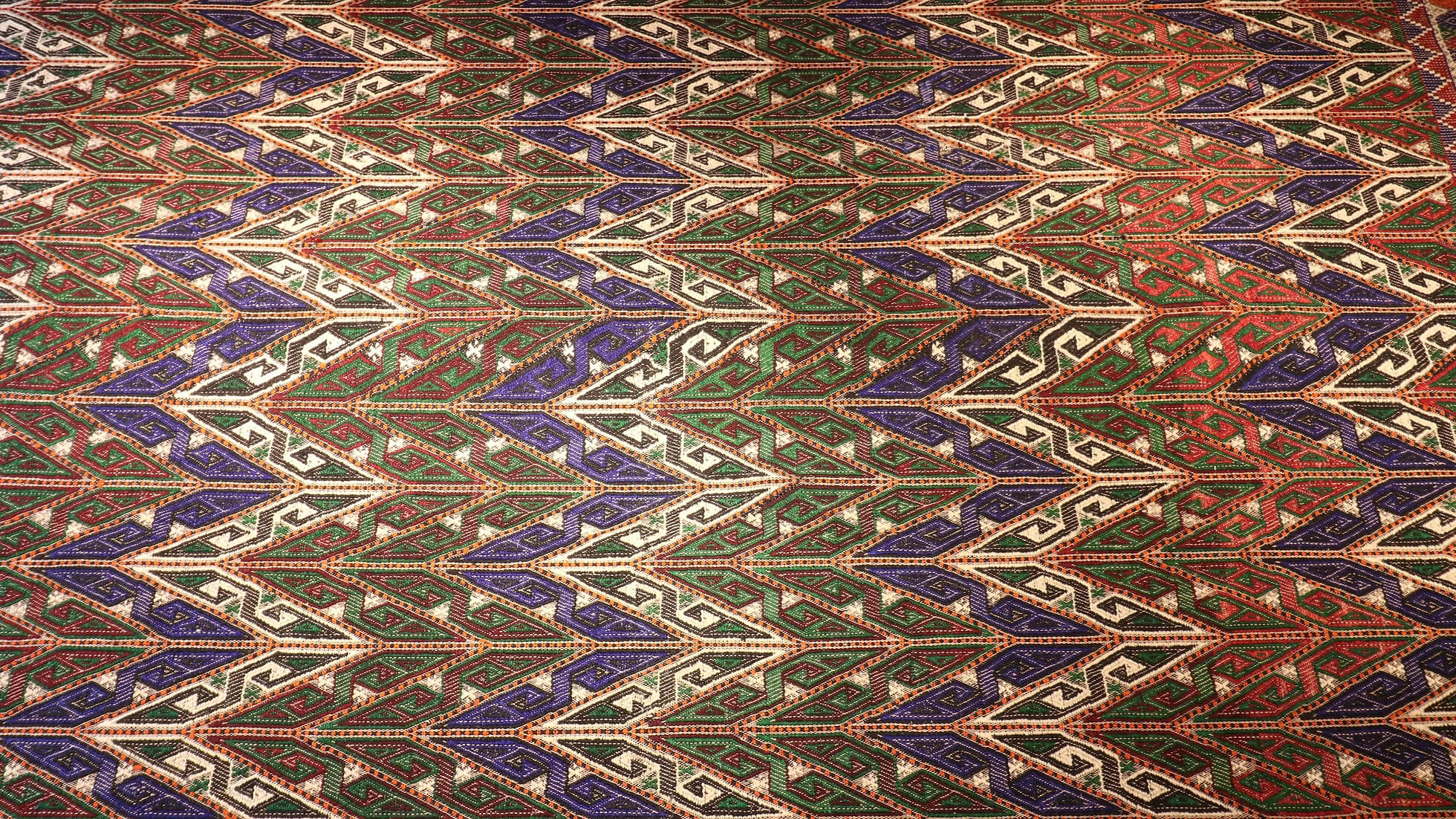 Vintage embroidered luxury Turkish cecim rug in violet and green with zigzag patterns in detais