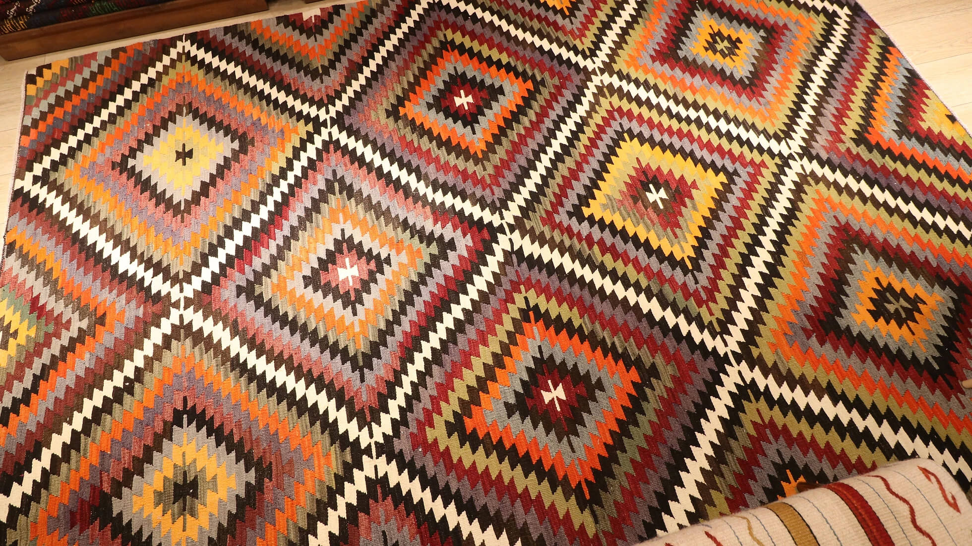 a magnificent and gorgeous mid-century Turkish flat-weave neutral rug in rustic and earthy diamond patterns from the 1960s