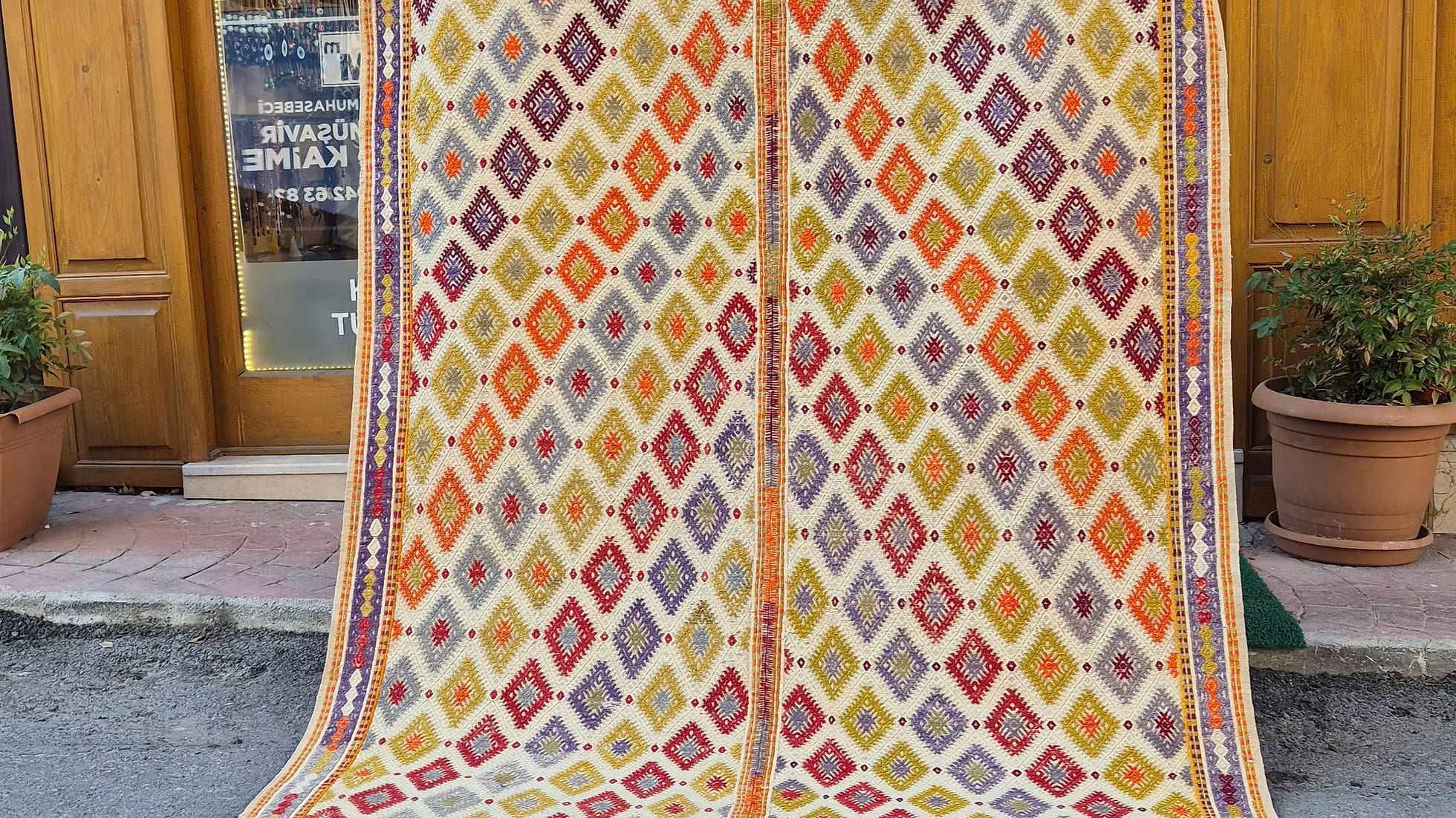 Mid-Century Modern and Farmhouse Style Turkish Kilim Rug 6x9