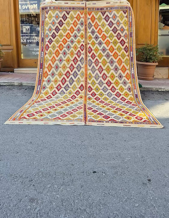 Vintage Turkish Kilim Rug 5x9 Handwoven Geometric Rug for Living Room or Bedroom