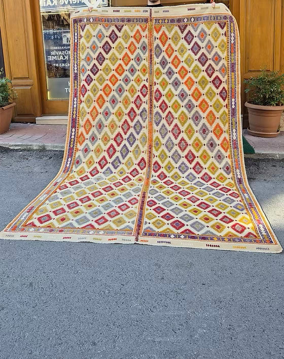 Mid-Century Modern and Farmhouse Style Turkish Kilim Rug 5x9