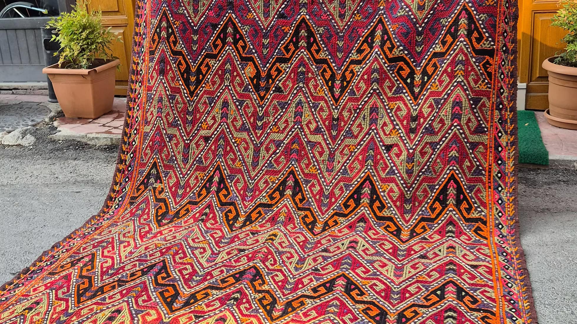 Boho Style Area Rug — Textural Turkish kilim with bold patterns, ideal for designers and decorators.
