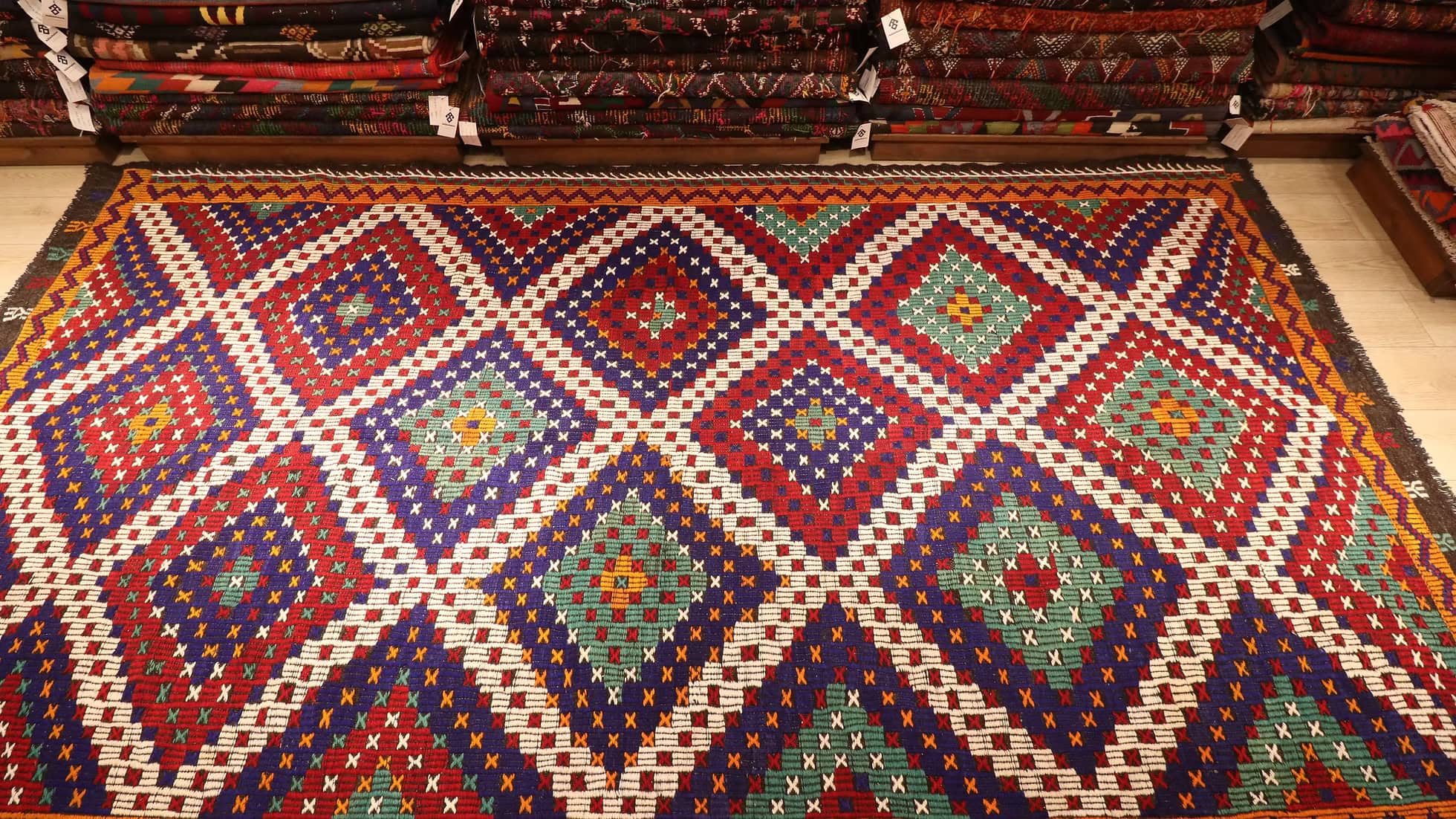 Luxury Handwoven Multicolored Wool Rug, Ideal for Interior Design and Home Decor