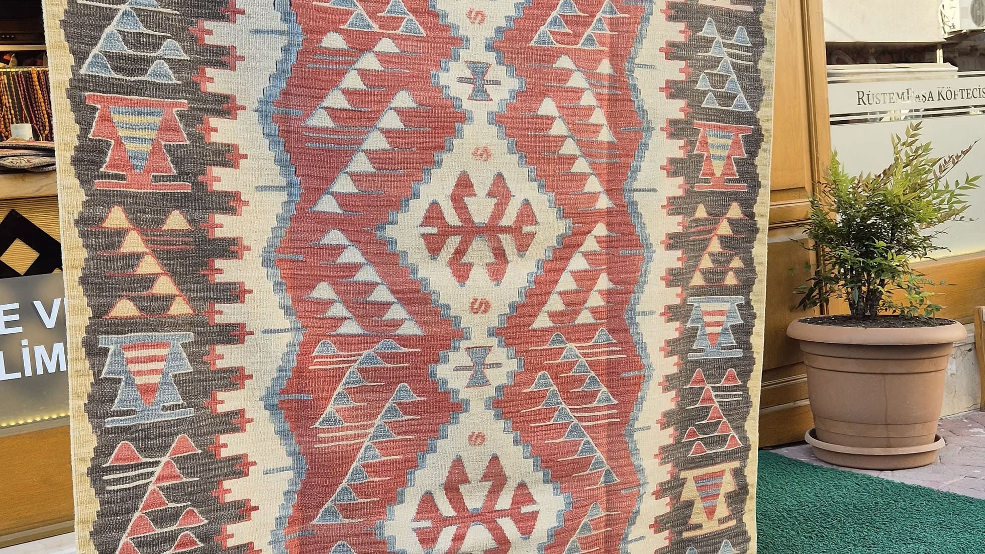 Vintage Turkish Oushak kilim with warm earthy tones and geometric Southwestern patterns, perfect for boho, modern rustic, or curated designer interiors.