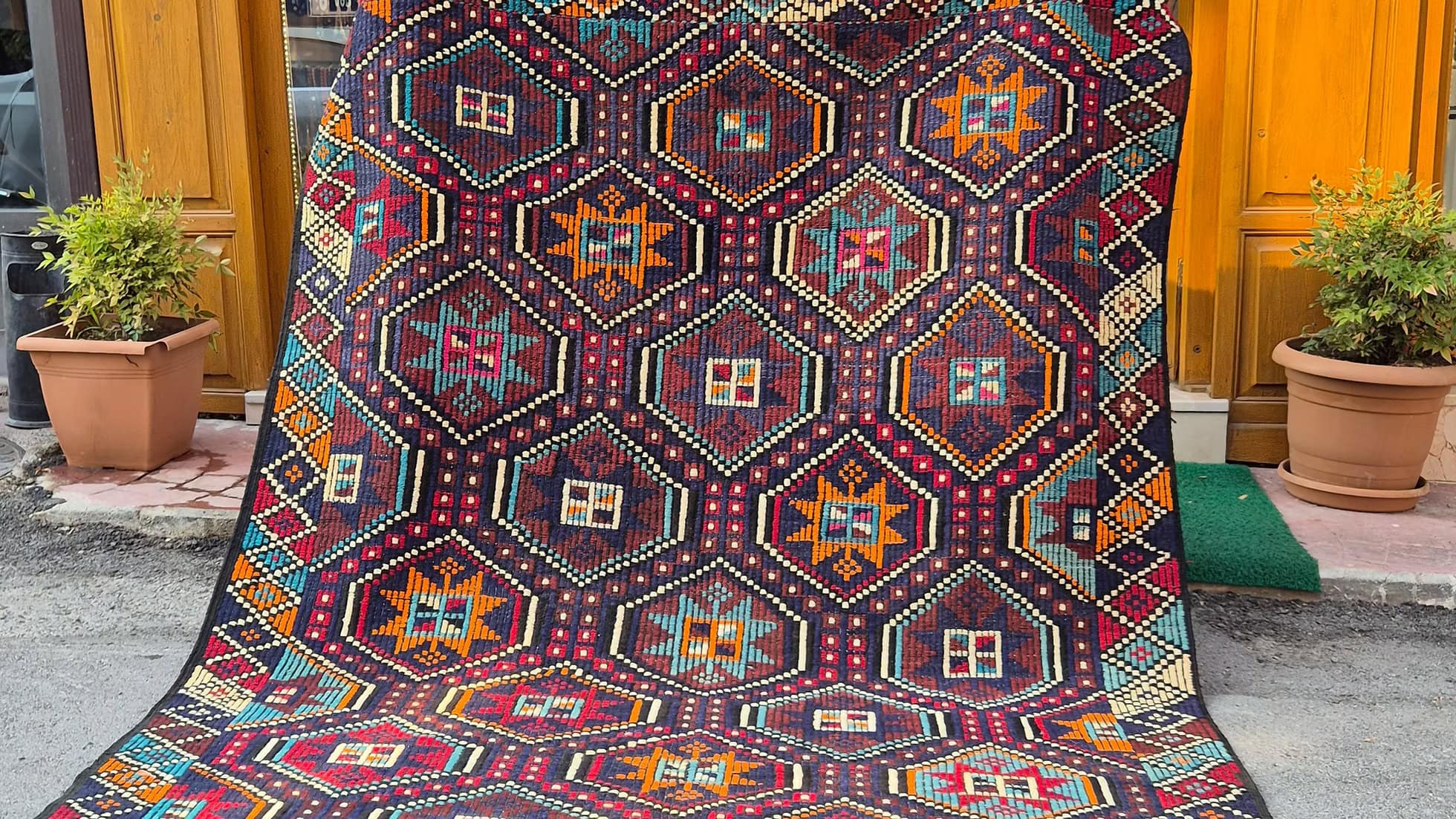 Large vintage rug by Kilim Couture New York Rug Store, ideal statement rug for open concept living rooms, lofts, entryways, and high-end home staging