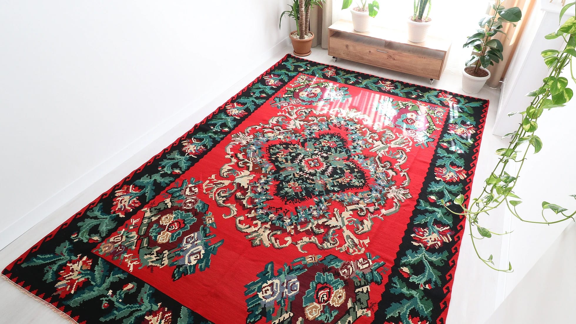 meticulously handwoven floral Moldavian Bessarabian mid-century rug with intricate details