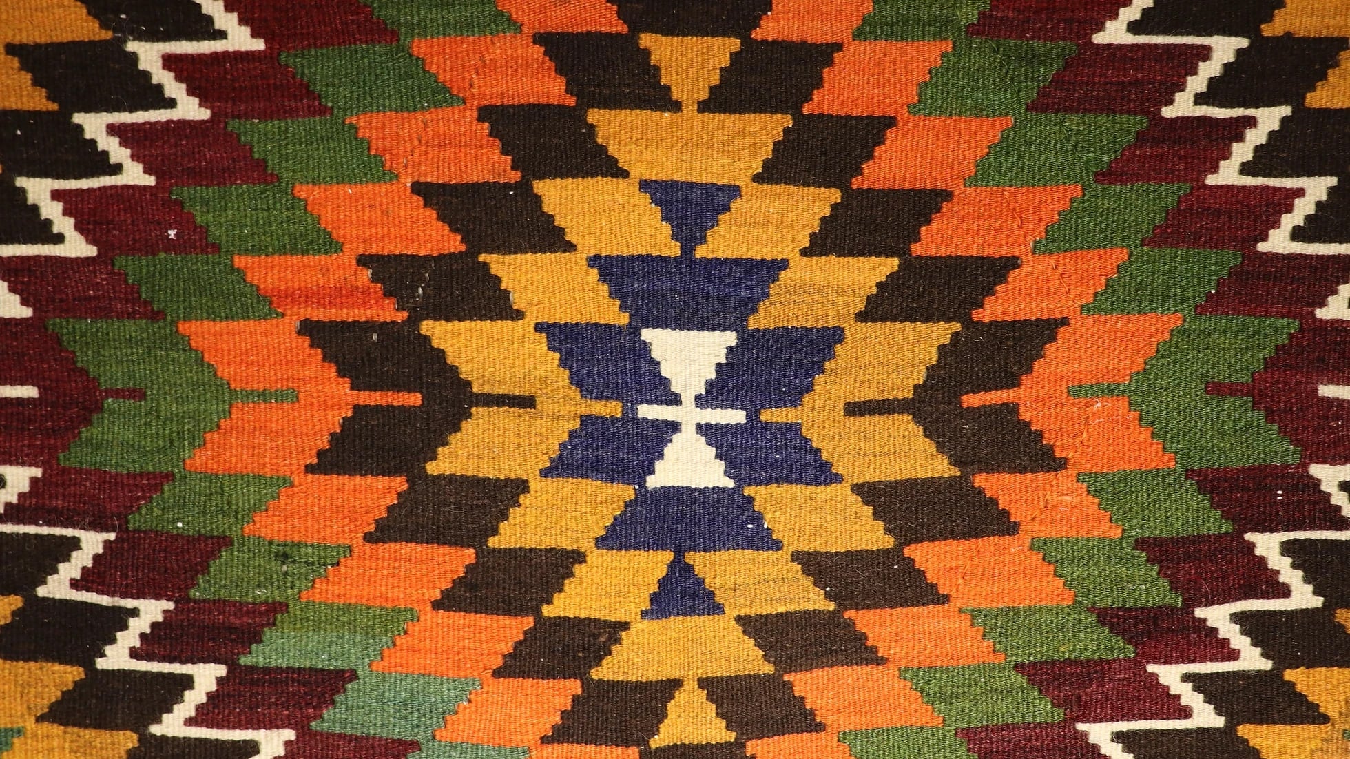 Diamond patterned turkish kilim rug in orange in detail