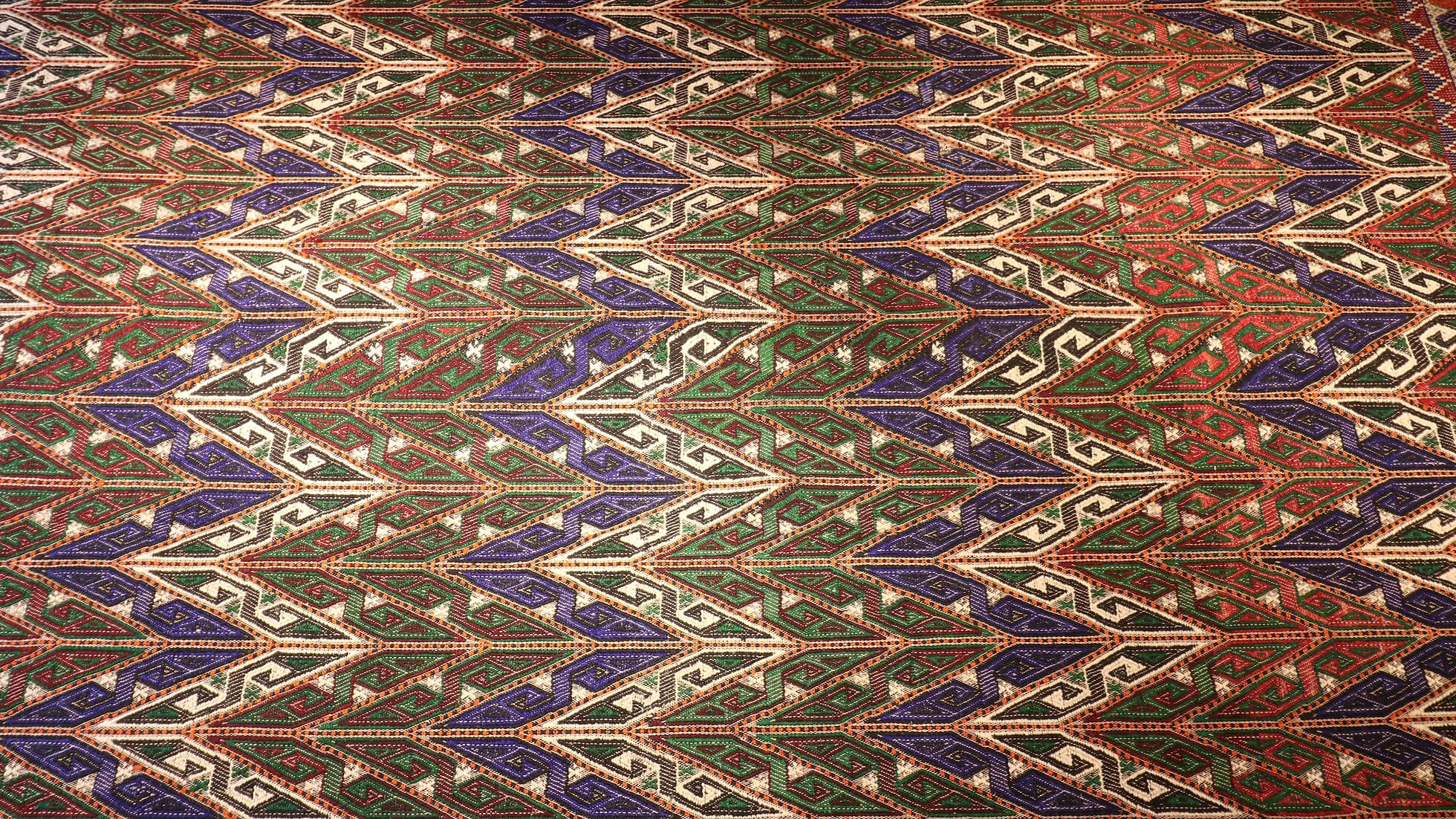 Vintage embroidered luxury turkish cecim rug in violet and green with zigzag patterns in detais