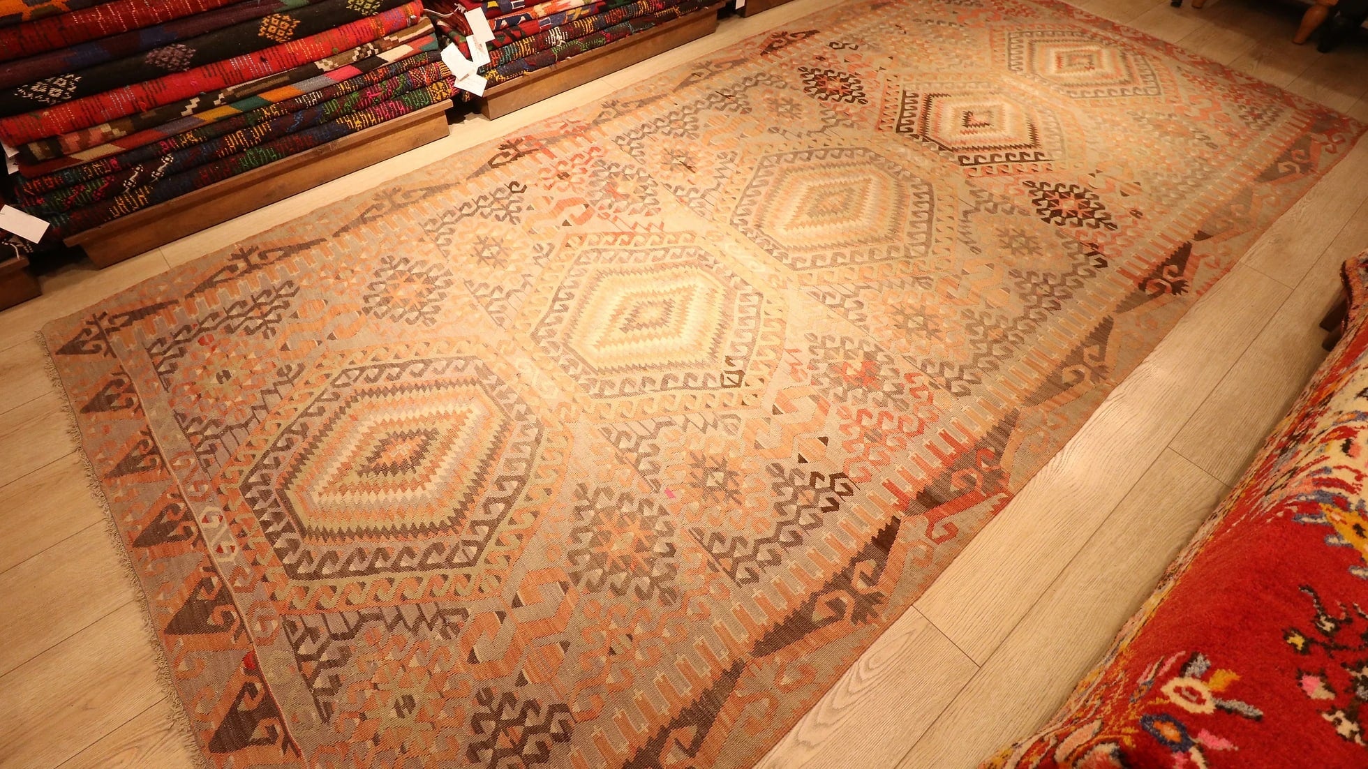 oriental oushak carpet in medallion style