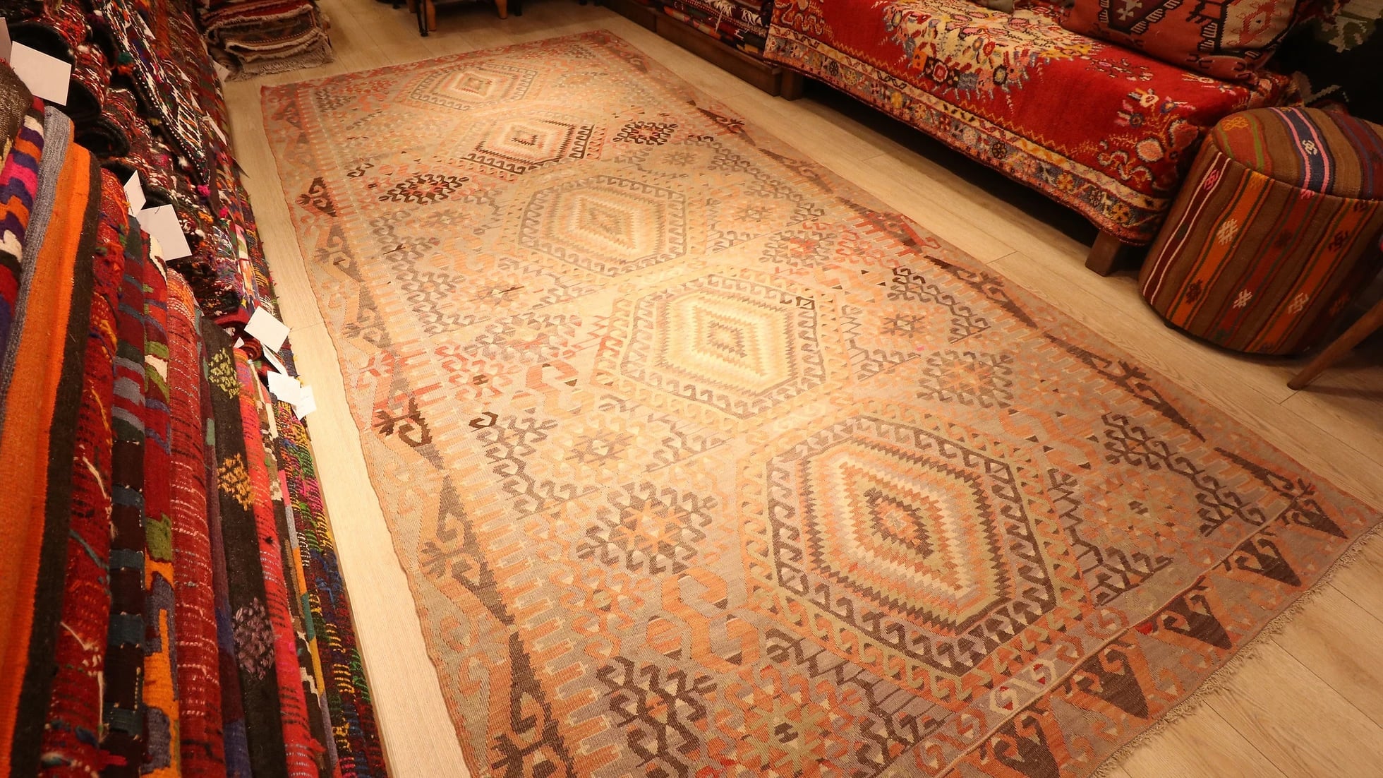 ushak runner handmade rug made of wool from Turkey