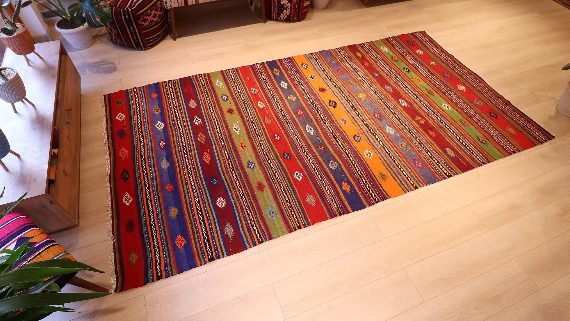 Rustic Sivas Cecim Flat-Weave Kilim – Handmade Turkish Rug, 1960s – A beautifully preserved vintage Turkish kilim with intricate traditional motifs and earthy hues.