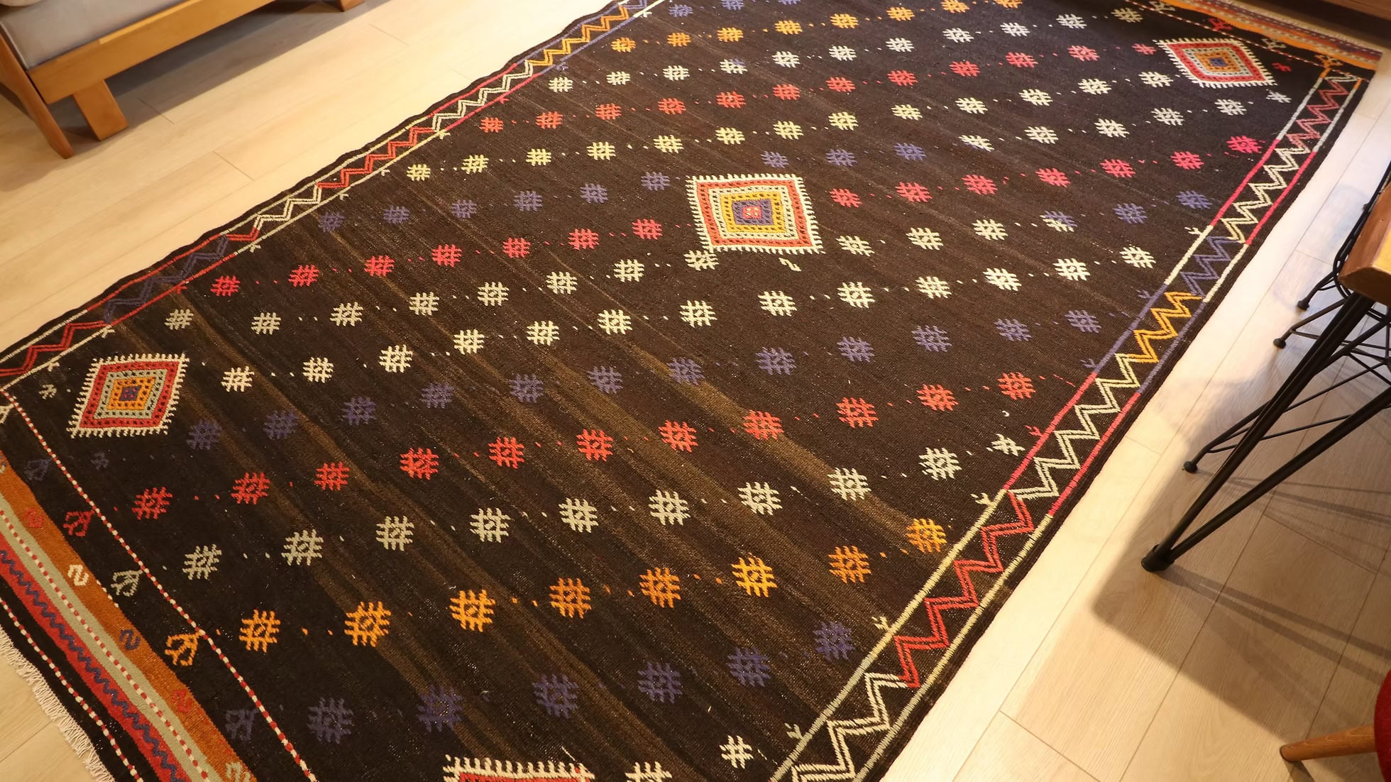 Vintage Balikesir rustic Yoruk kilim in midnight mocha with tribal motifs, handwoven wool, 1950s Turkish flat-weave.