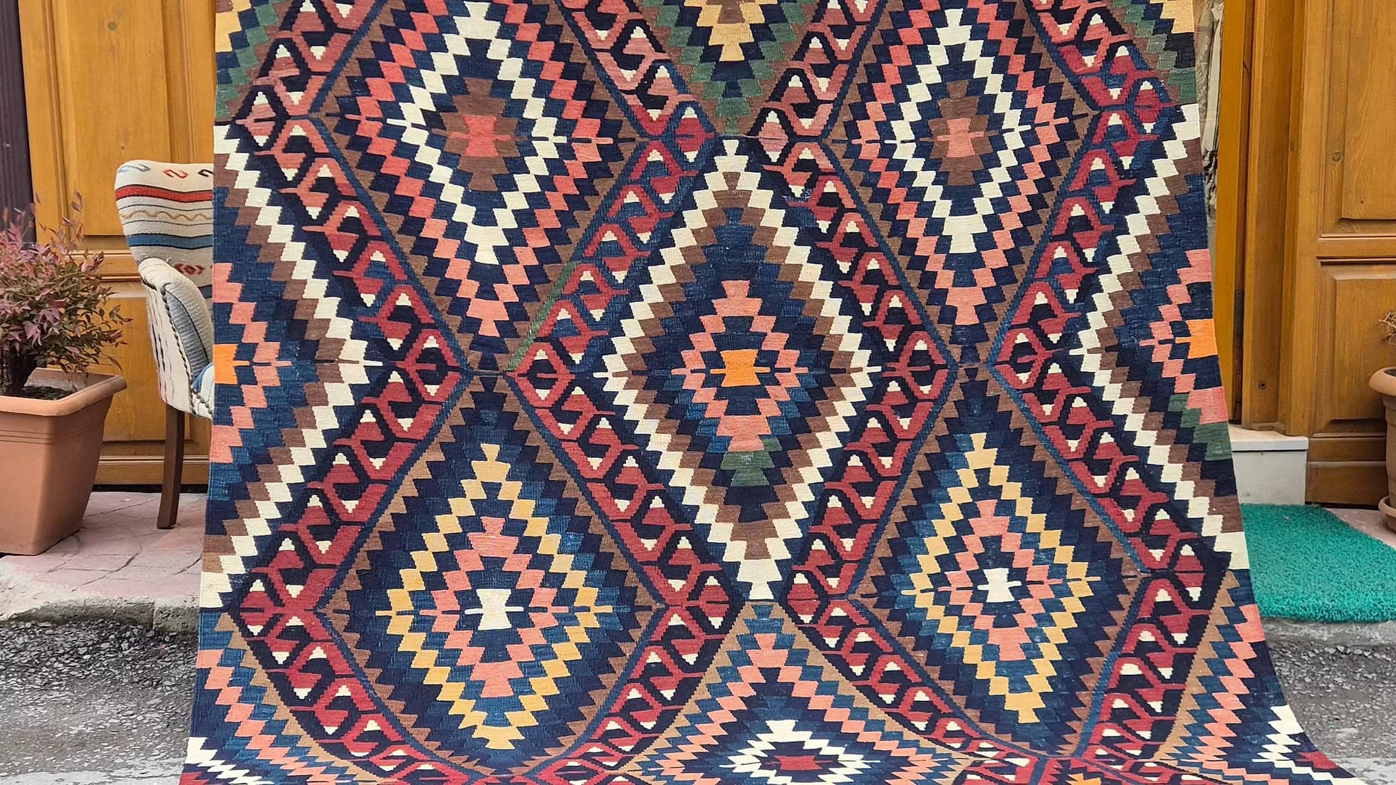Vintage Manisa kilim with diamond patterns for mid-century living room